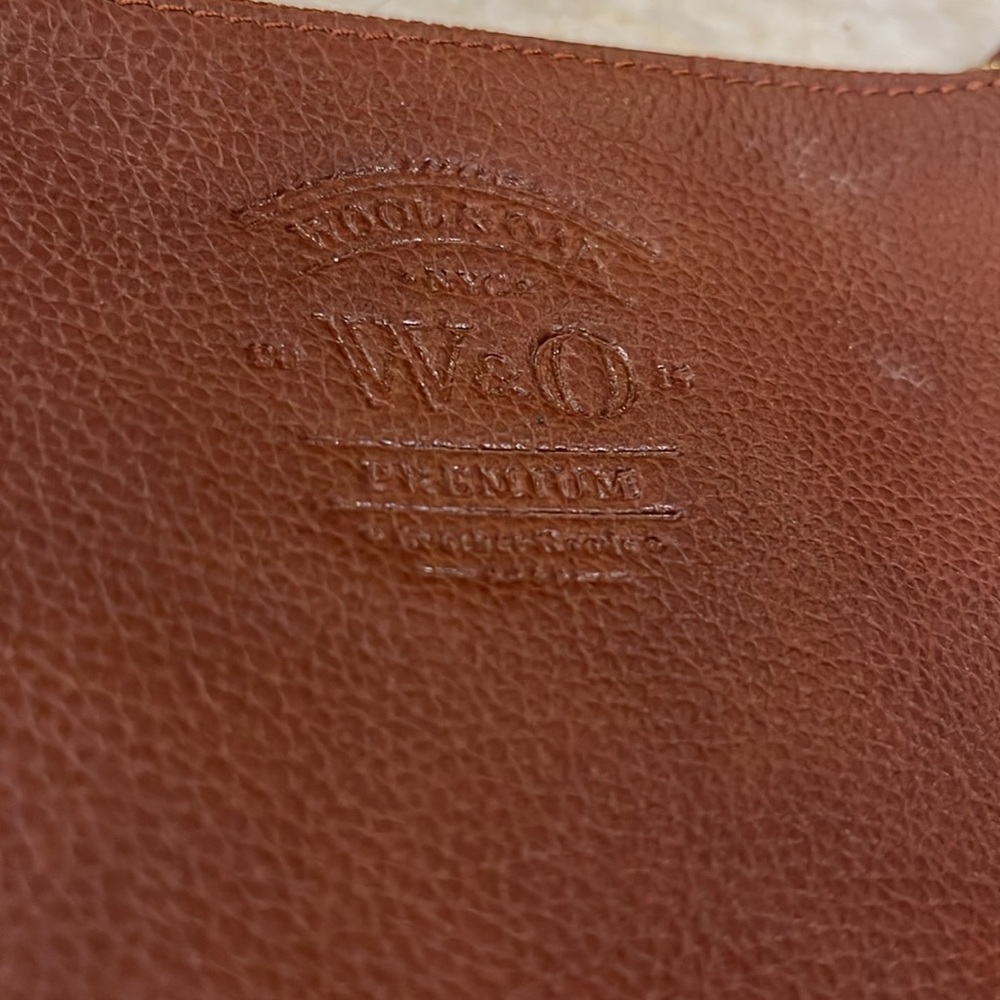 SALE! NWT Wool & Oak Premium Leather Hoods - pebble choc brown leather wristlet - Picture 2 of 9